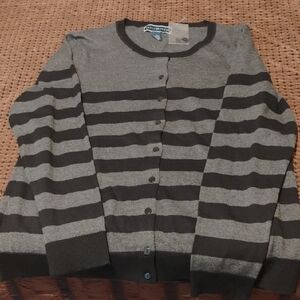 Croft & Barrow Men's Cardigan in Gray and Black Stripes